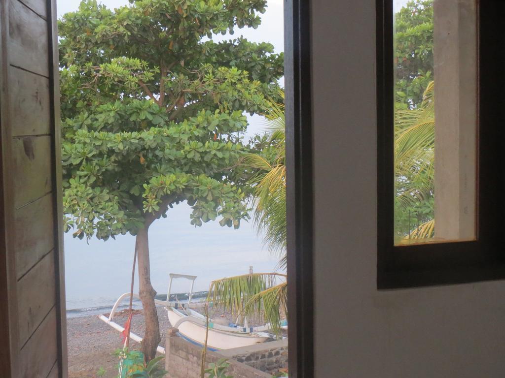 Amed Sari Beach Guesthouse Buitenkant foto