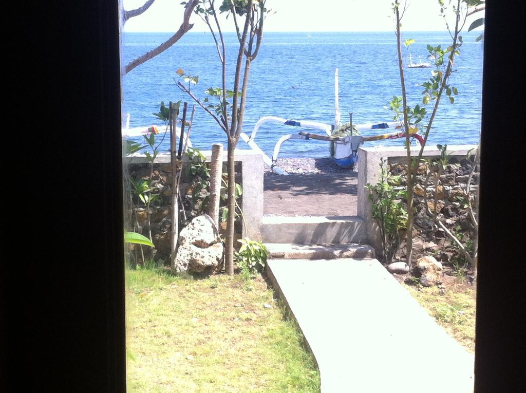 Amed Sari Beach Guesthouse Buitenkant foto