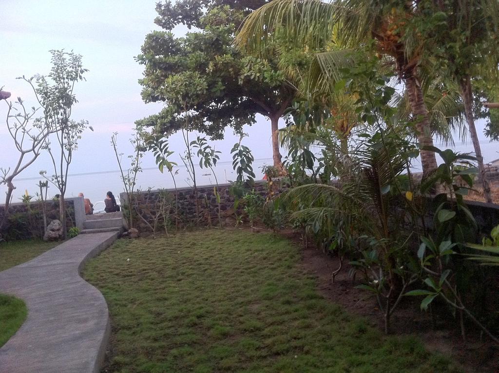 Amed Sari Beach Guesthouse Buitenkant foto