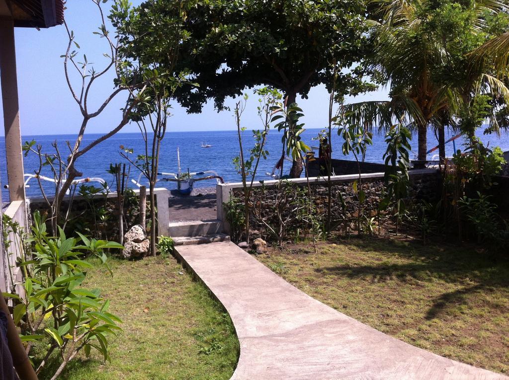 Amed Sari Beach Guesthouse Buitenkant foto