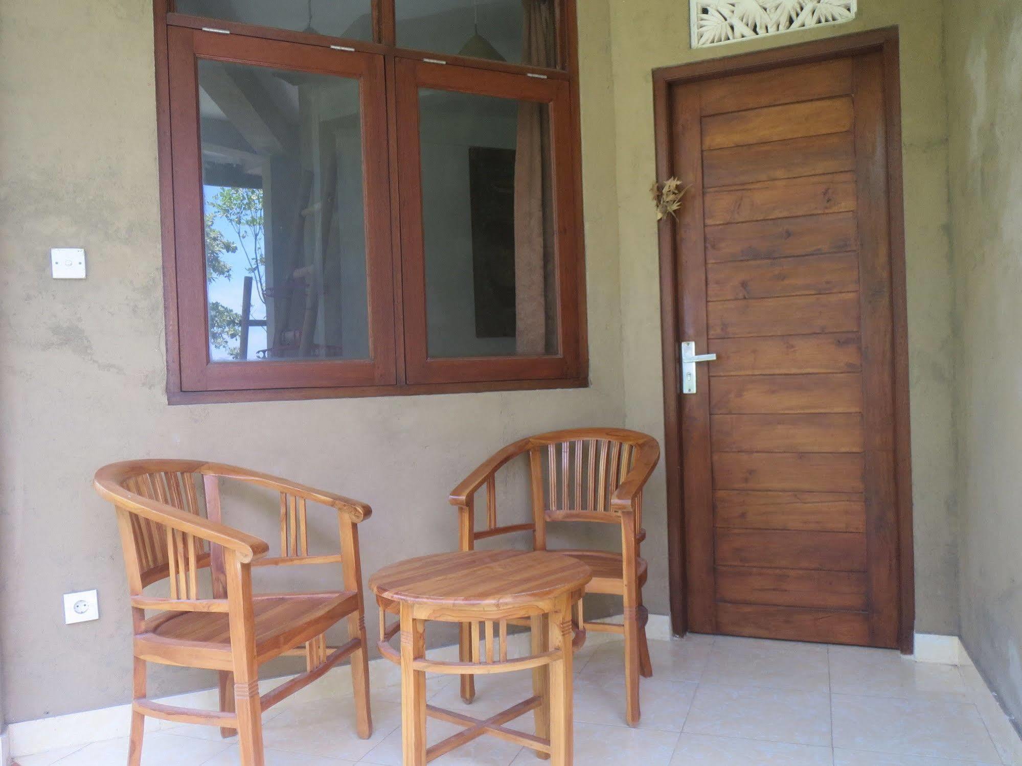 Amed Sari Beach Guesthouse Buitenkant foto