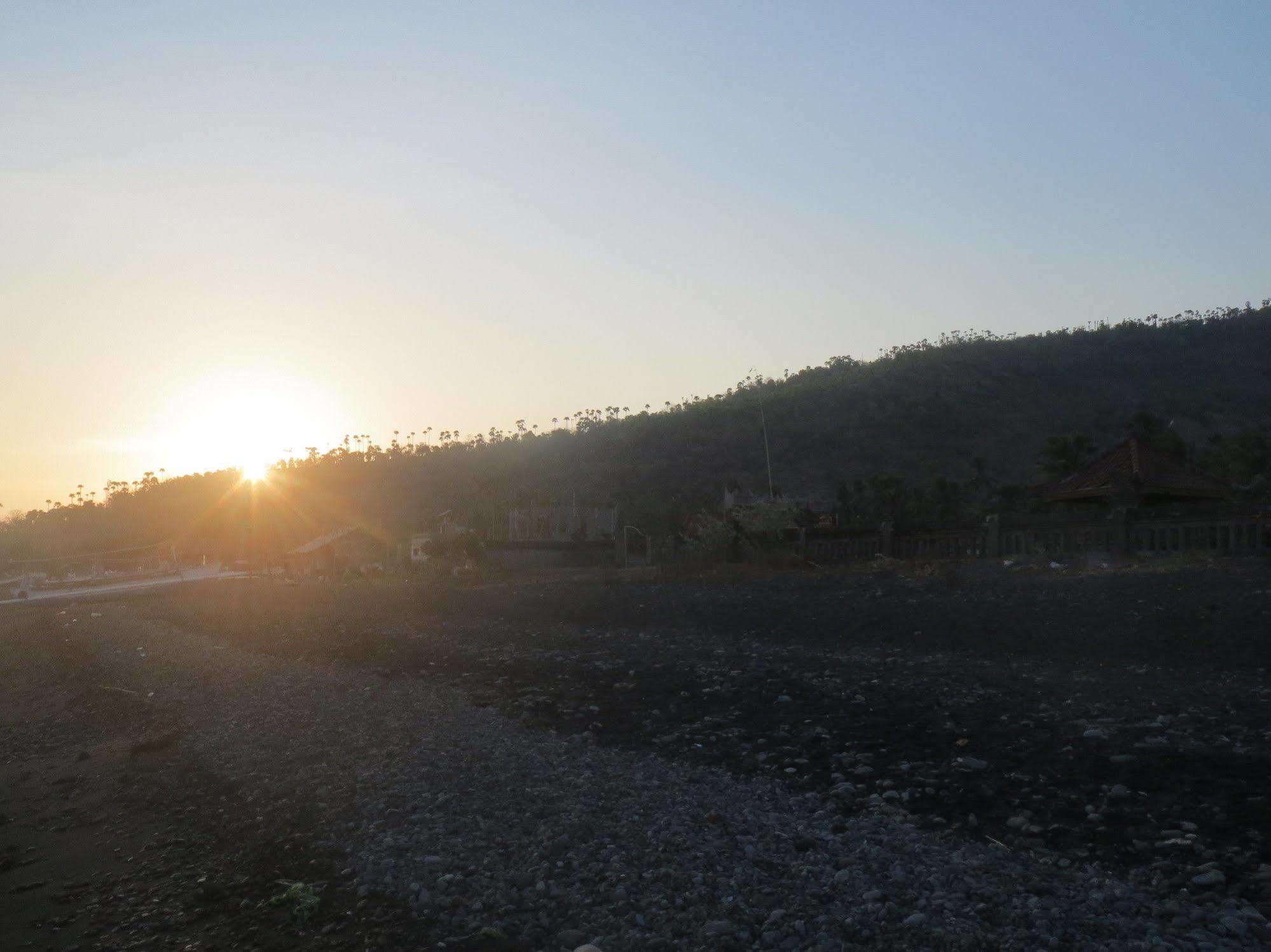 Amed Sari Beach Guesthouse Buitenkant foto