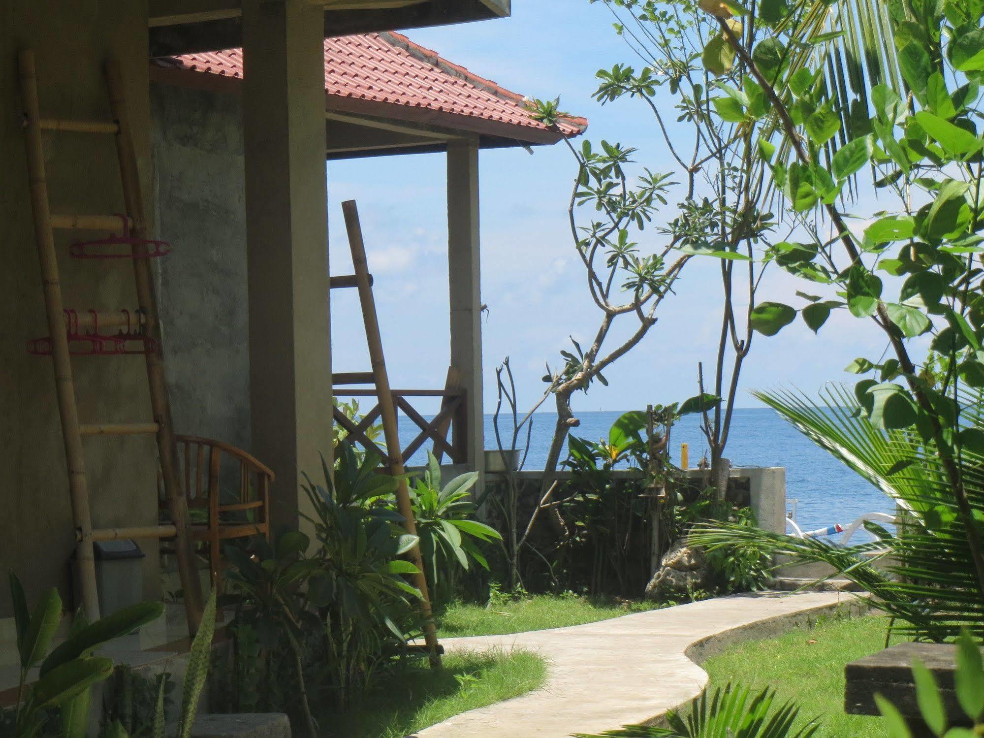Amed Sari Beach Guesthouse Buitenkant foto