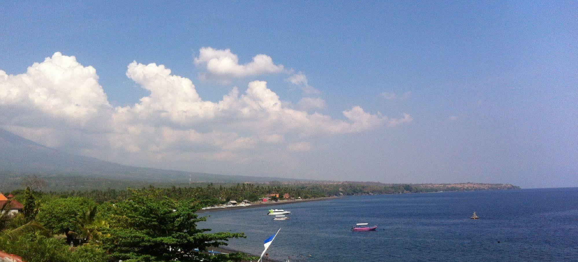 Amed Sari Beach Guesthouse Buitenkant foto