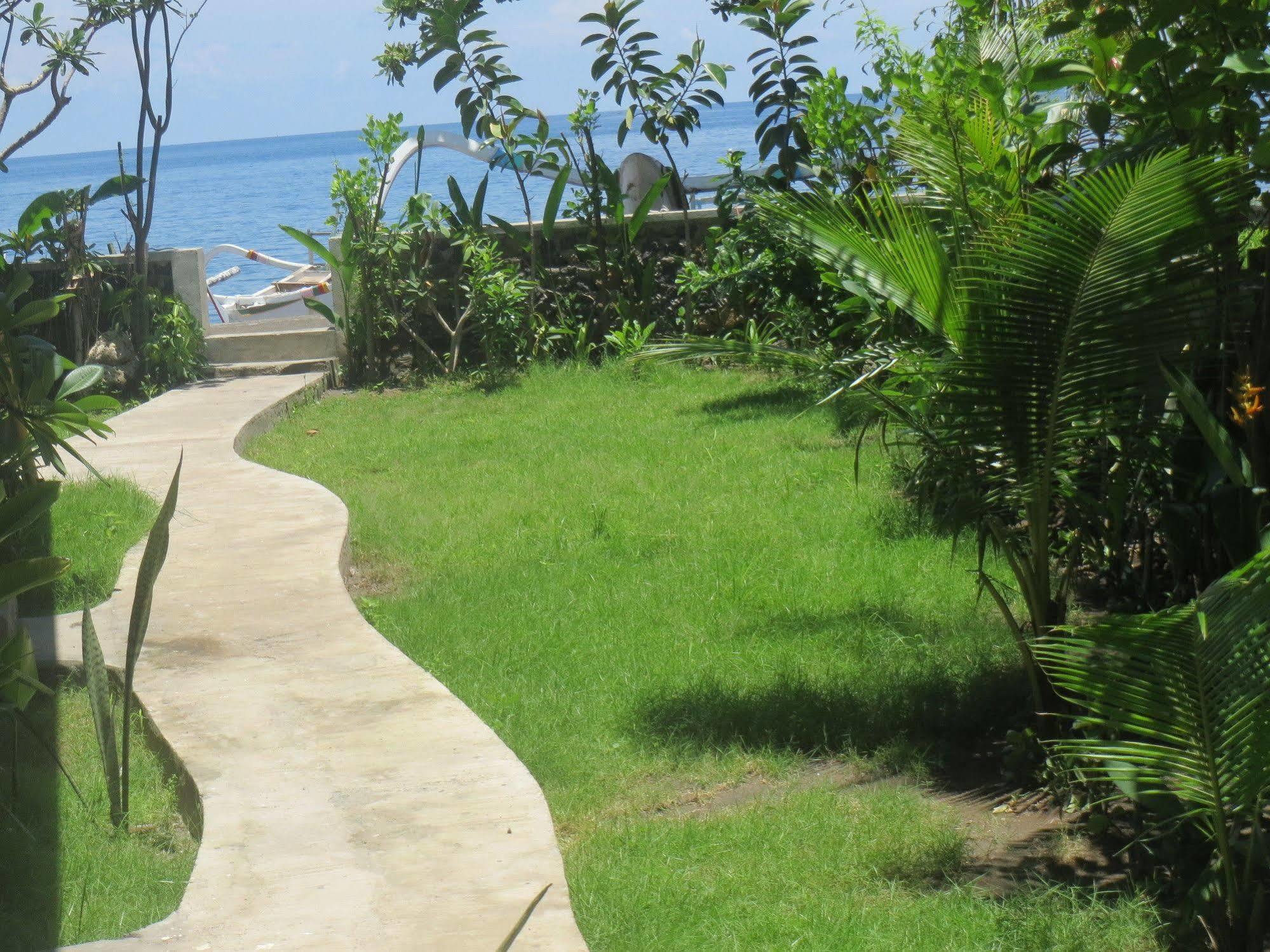 Amed Sari Beach Guesthouse Buitenkant foto
