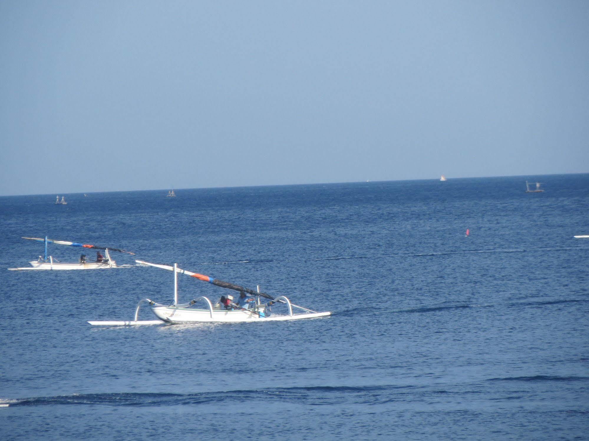 Amed Sari Beach Guesthouse Buitenkant foto