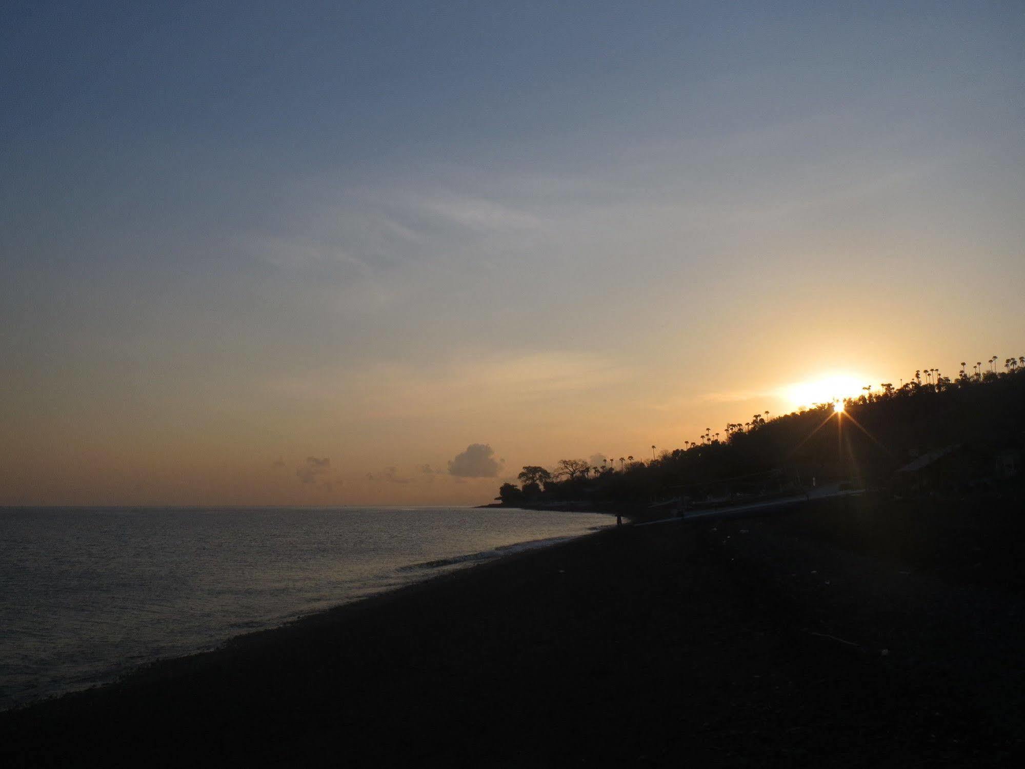 Amed Sari Beach Guesthouse Buitenkant foto