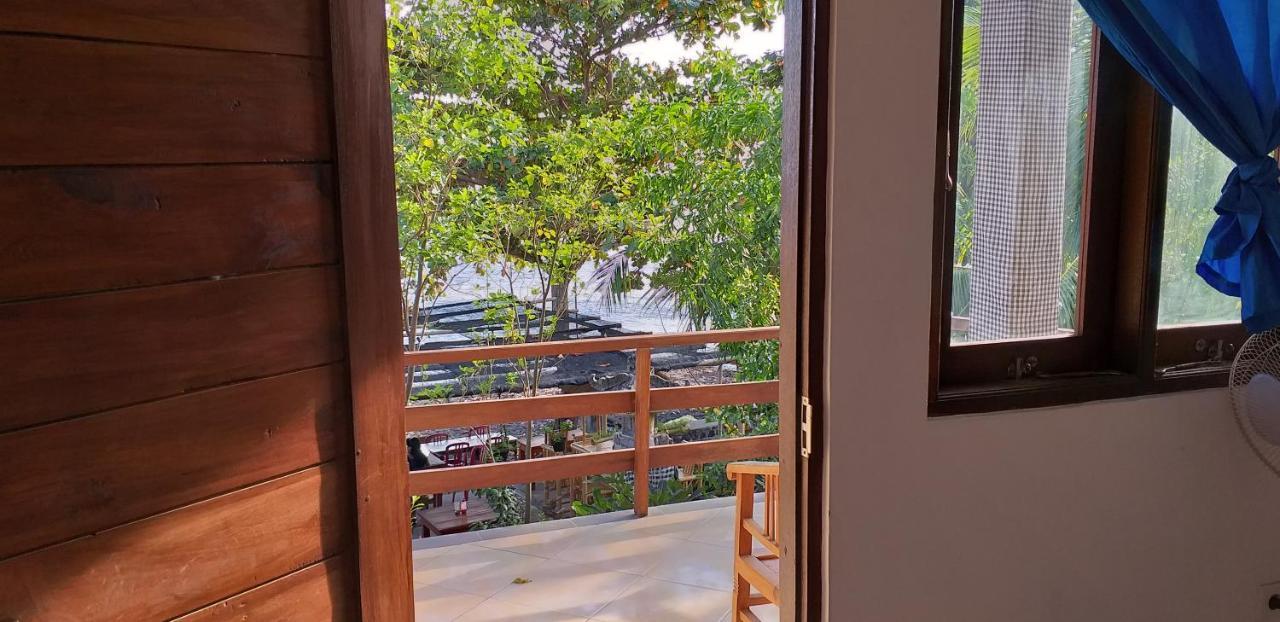 Amed Sari Beach Guesthouse Buitenkant foto